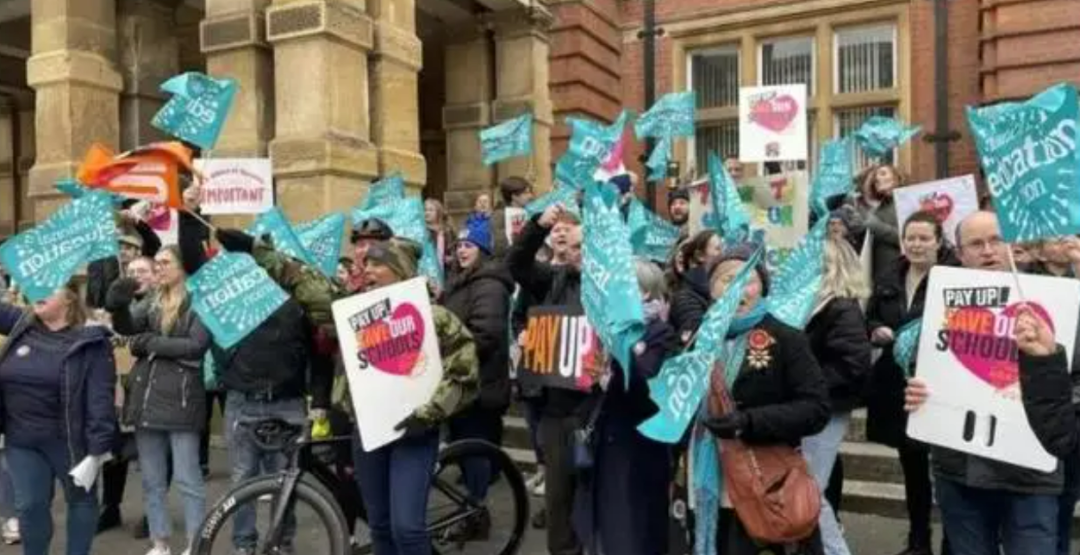 反俄的后果来了，超百万人大罢工，欧洲还能挺多久？