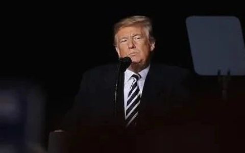 特朗普为什么吵吵着要自首了？