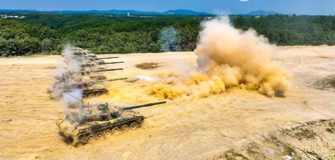 同样一个连，美军14辆坦克，俄军10辆坦克，中国比他们多还是少？