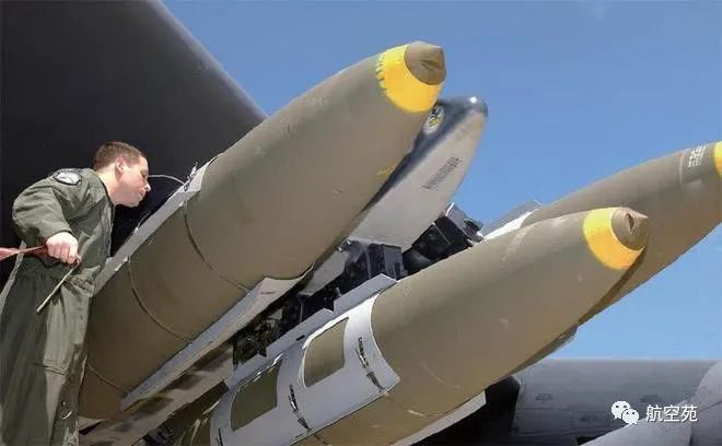 美国钻地弹有多恐怖？能打击地下60米的目标，却被中国轻松化解！