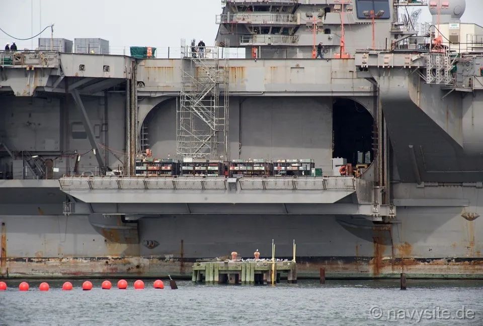 南海捣乱的尼米兹号核航母，美军规划退役拆解！中国航母还要加油