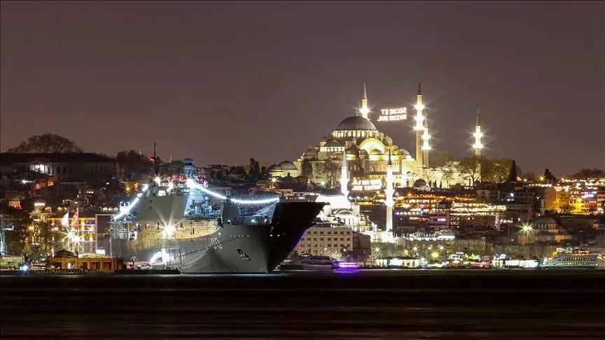 土耳其新航母刚服役就给公众参观！海军节将至，我军航母开放吗？