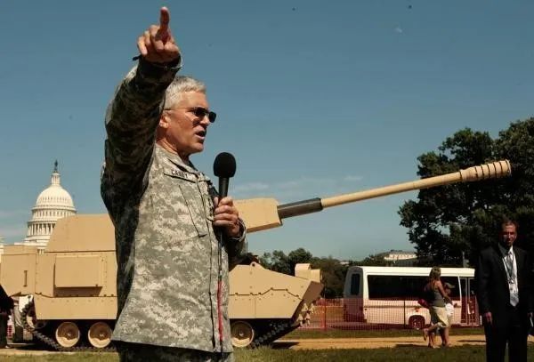 同样一个连，美军14辆坦克，俄军10辆坦克，中国比他们多还是少？