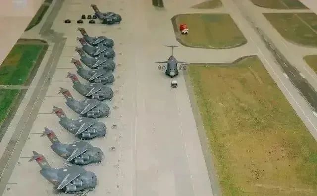 中国的航母，比外国航母小太多了