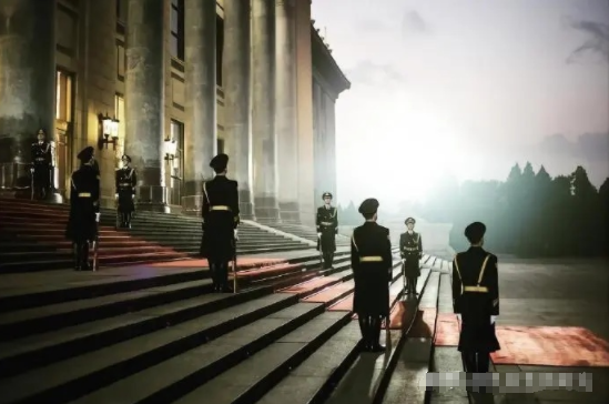 中国的航母，比外国航母小太多了