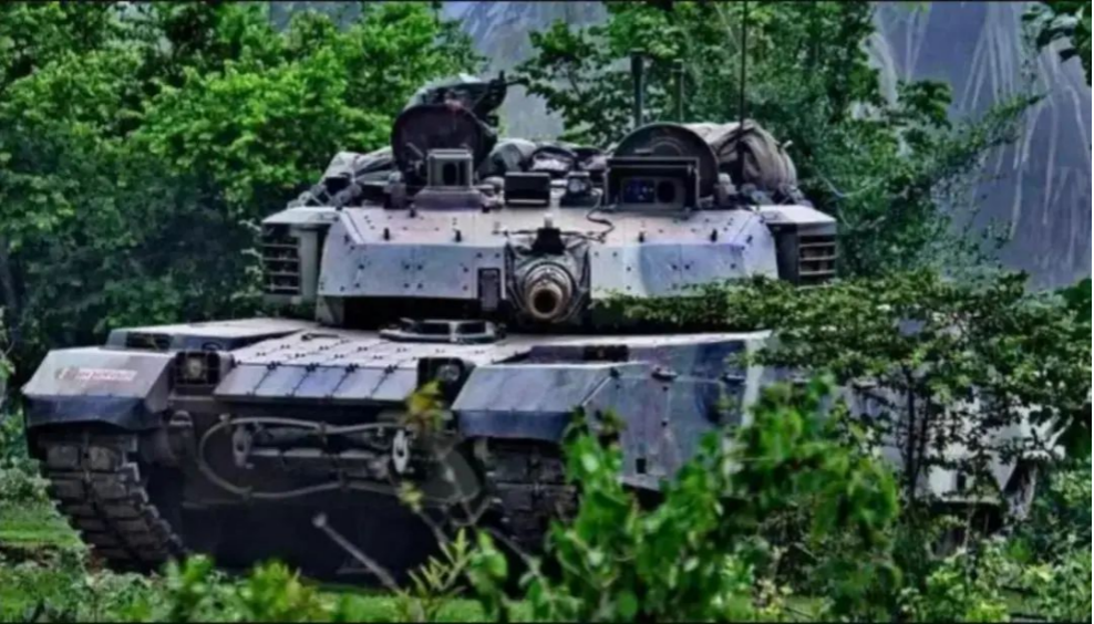 巴铁喜提千辆VT4坦克，组成南亚最强铁拳头，穿甲弹能把印军打哭