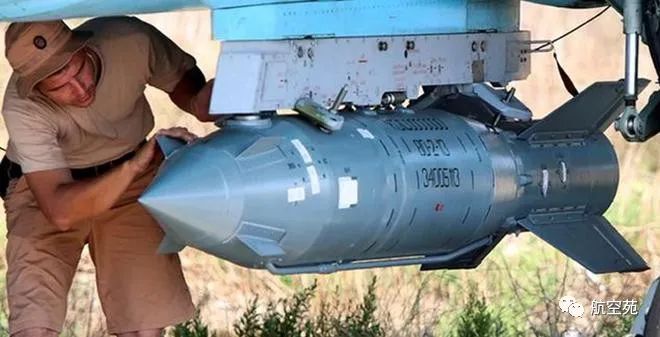 美国钻地弹有多恐怖？能打击地下60米的目标，却被中国轻松化解！