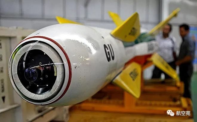 美国钻地弹有多恐怖？能打击地下60米的目标，却被中国轻松化解！