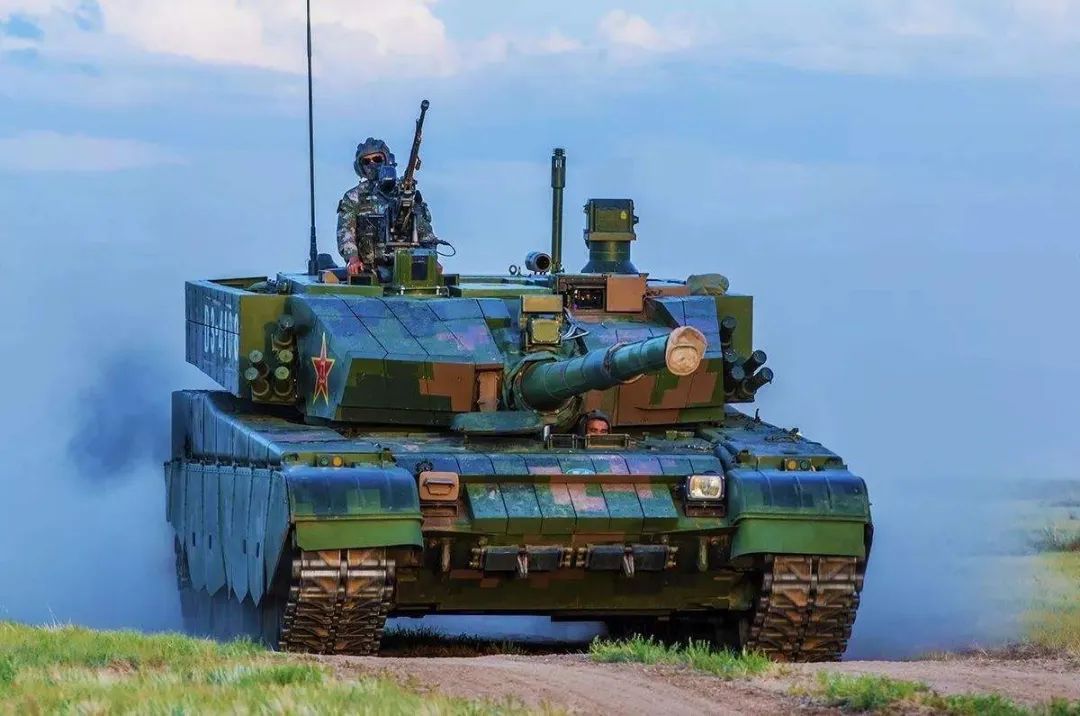 同样一个连，美军14辆坦克，俄军10辆坦克，中国比他们多还是少？