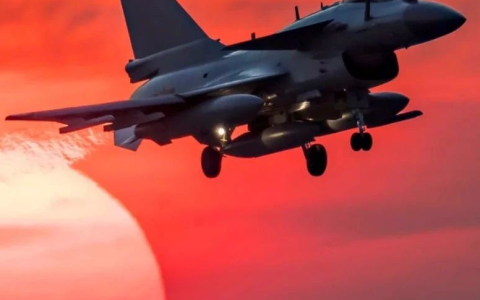 解放军战机携实弹回应挑衅：我可以揍你！外军机听完即刻掉头折返