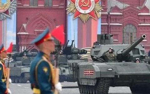 只有一国领导人，答应陪普京看阅兵，俄罗斯的面子，该给还得给