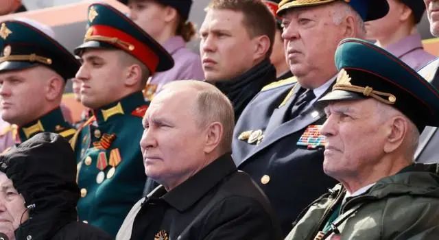 只有一国领导人，答应陪普京看阅兵，俄罗斯的面子，该给还得给