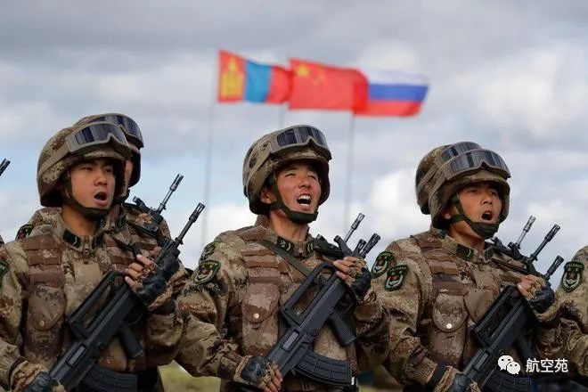 美国钻地弹有多恐怖？能打击地下60米的目标，却被中国轻松化解！