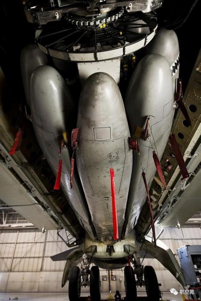 美国钻地弹有多恐怖？能打击地下60米的目标，却被中国轻松化解！