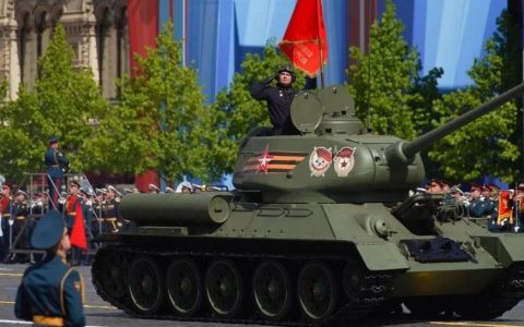 俄罗斯坦克迷雾：红场上只有一辆，前线有多少？