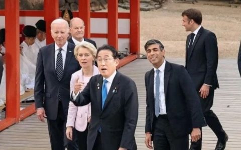 G7峰会主场，正在上演一幕微妙的“下克上”