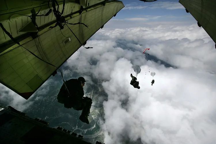 汶川空降15勇士的惊天一跳，为什么至今都说难度极高？