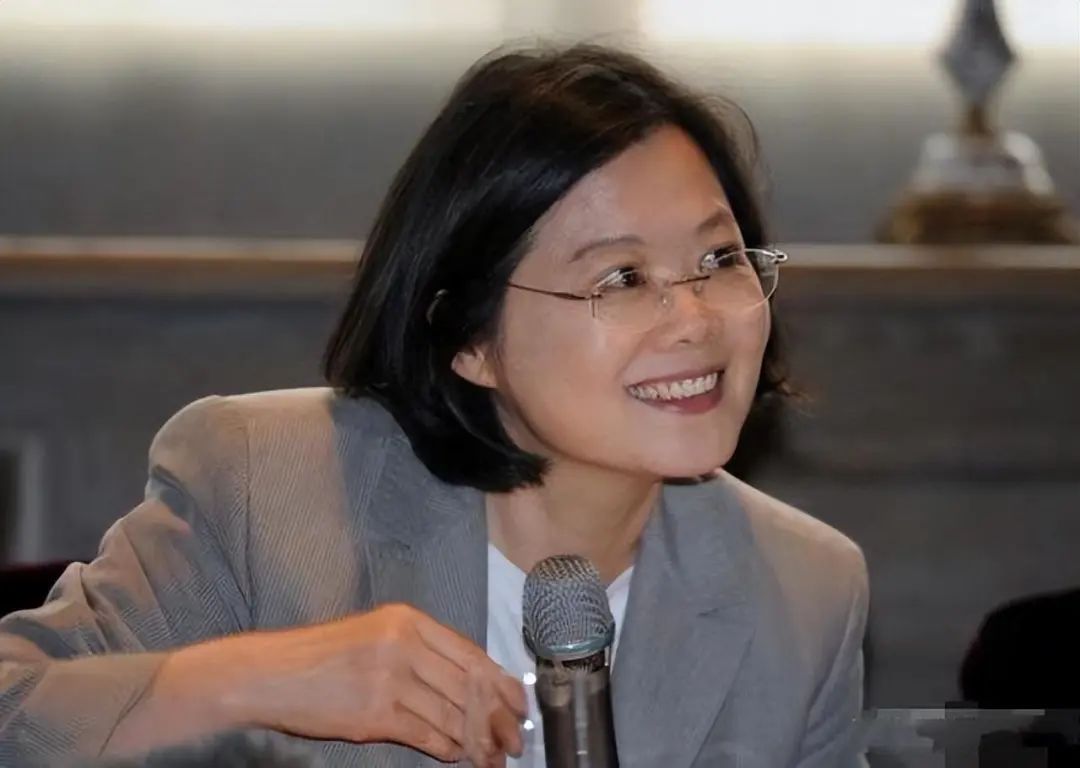 特拉斯窜台赚4百多万，这是大陆惠台的钱，穷台困台不能再等了