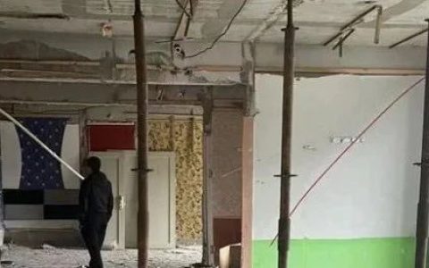 "整不明白，几个傻子怎么能把楼给崩了"