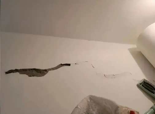 人生最倒霉的事，莫过于和挖承重墙的人做邻居