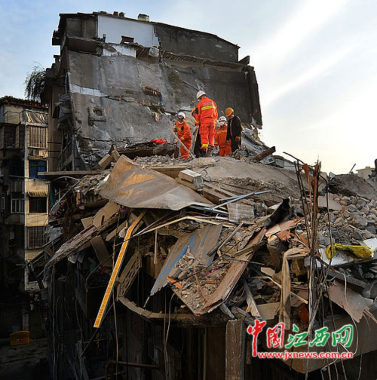 人生最倒霉的事，莫过于和挖承重墙的人做邻居