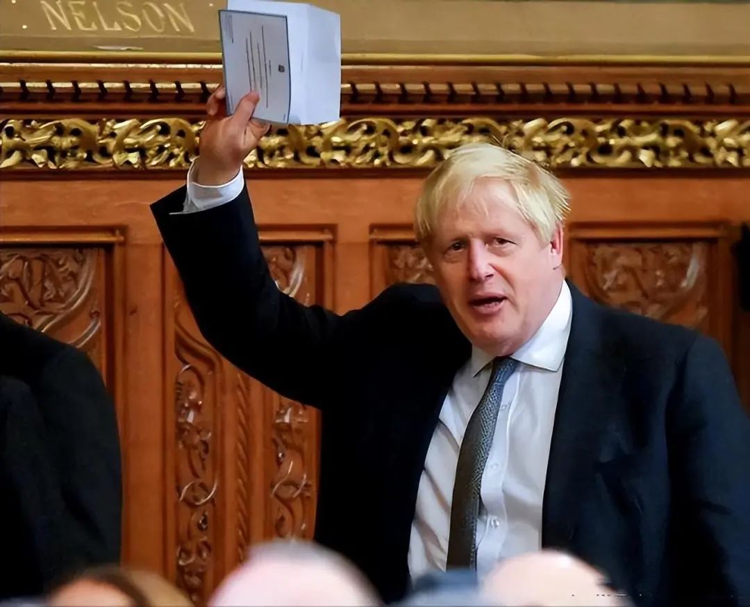 特拉斯窜台赚4百多万，这是大陆惠台的钱，穷台困台不能再等了