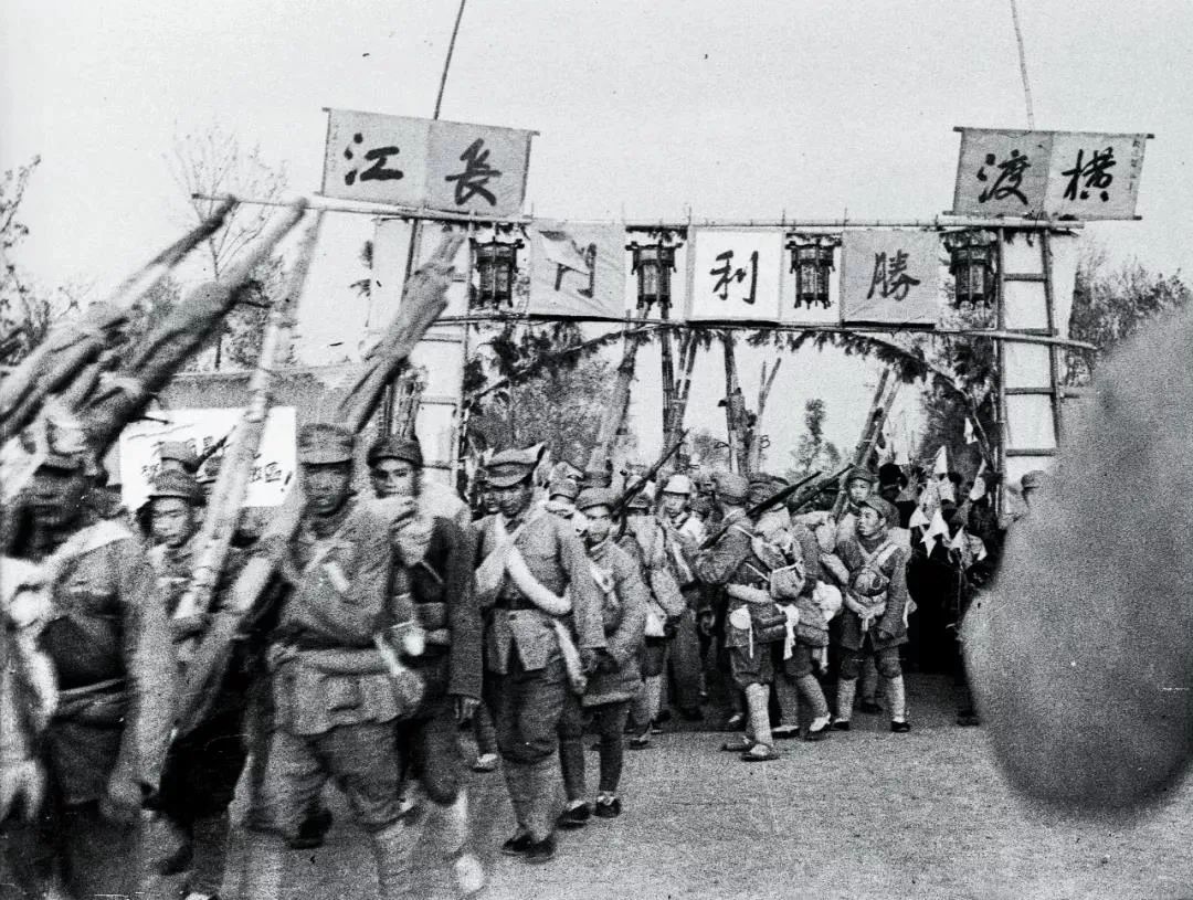 冒着同时得罪美苏的风险，百万大军毅然过了长江