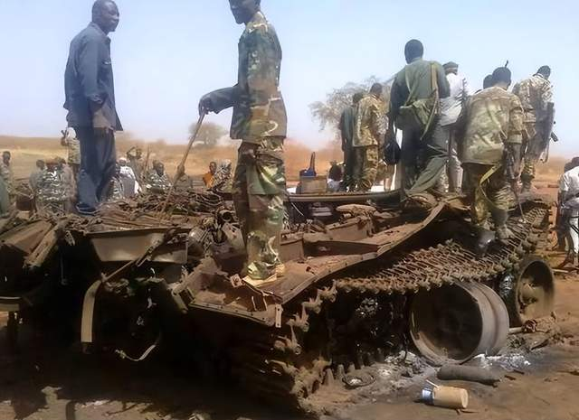 中国海军赴非洲撤侨1300多人，人走了10多亿美元资产怎么办？