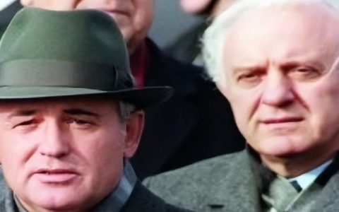 当“内鬼”进入高层后，隐藏、纵容、暴露，苏联教训太深刻