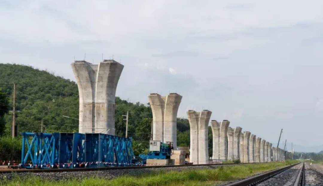 为什么中国同意向泰国转让高铁技术？