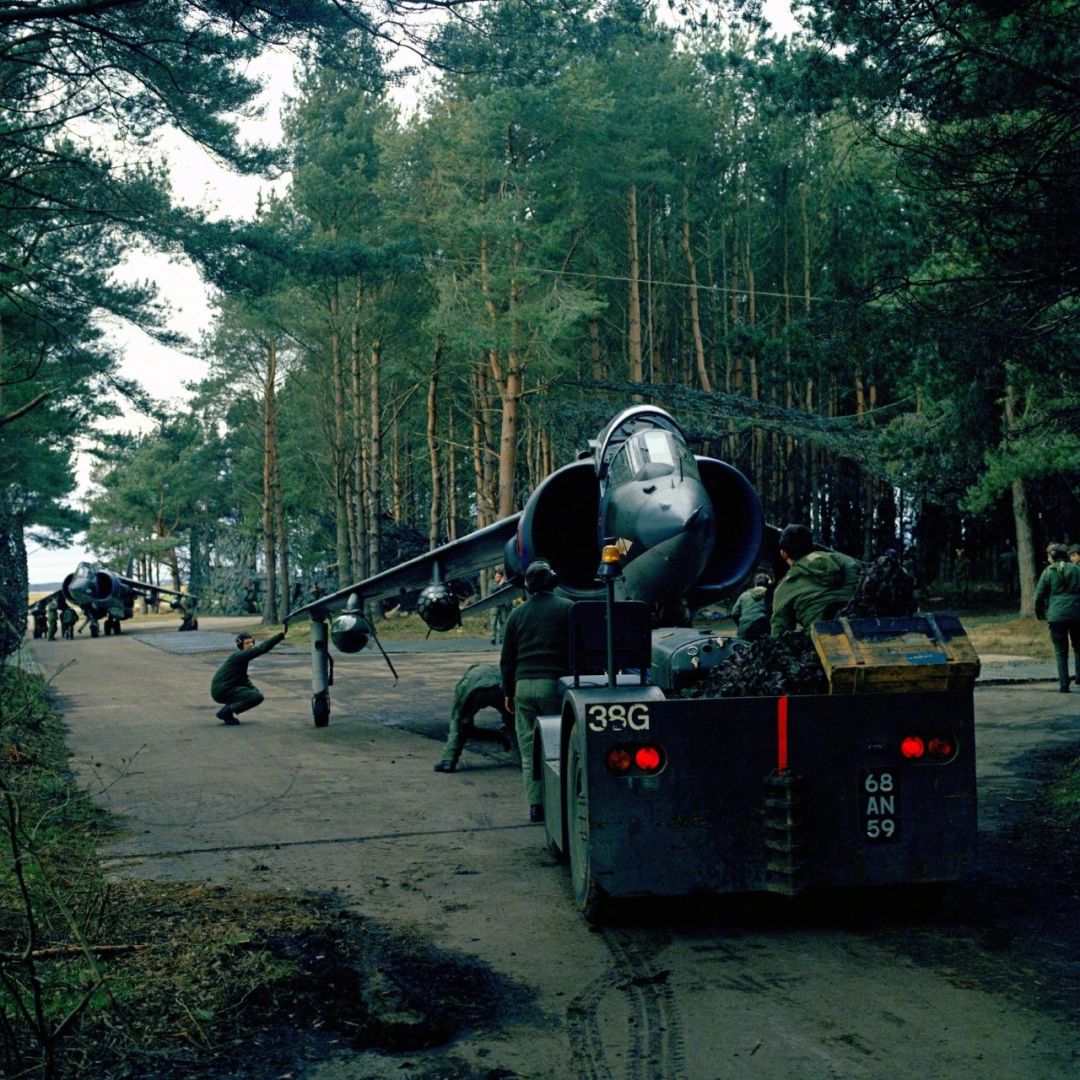 军迷炸锅了！中国第四代“垂直起降战斗机”专利公布，网友：外型很像苏-75！