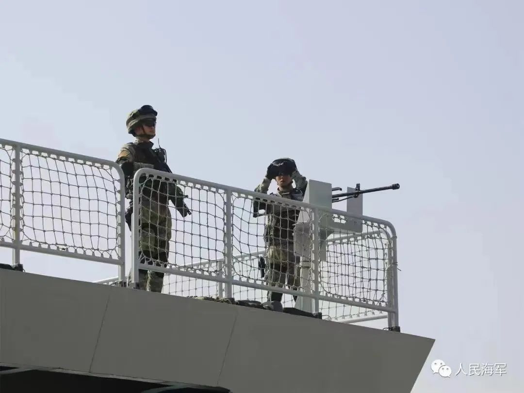 中国海军赴非洲撤侨1300多人，人走了10多亿美元资产怎么办？