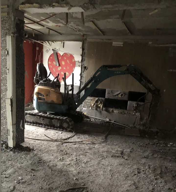 人生最倒霉的事，莫过于和挖承重墙的人做邻居