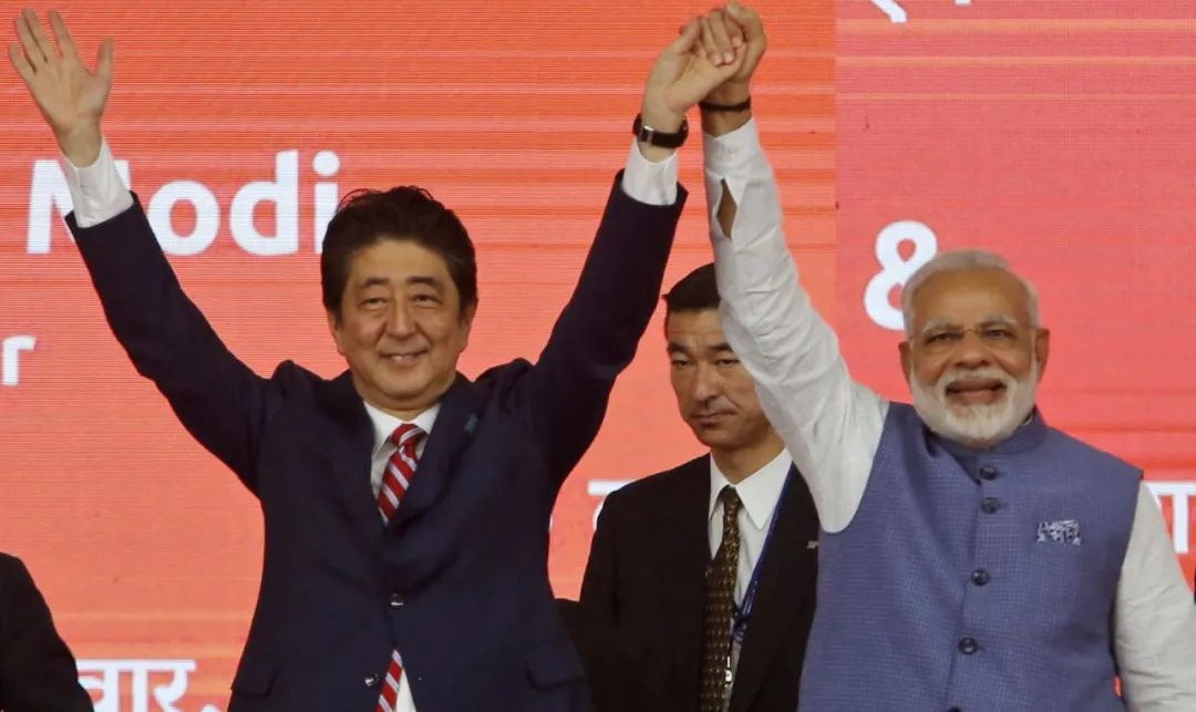 每天随机撞死70人，每年上万印度人死于火车事故，印度基建为什么这么拉？