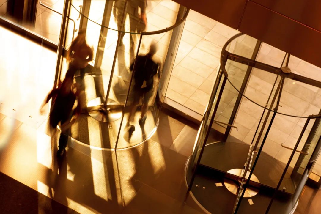 金融“旋转门”腐败：离职官员，被企业抢着要