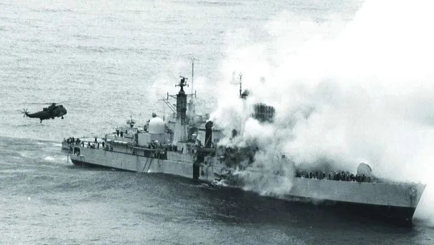 大英帝国被切开的伤口：1982年5月4日“谢菲尔德”号驱逐舰被击沉始末丨目击战争40年