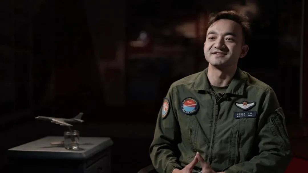 飞越钓鱼岛、低空掠过美军航母、火控雷达照射发射实弹？网上关于轰-6的传言是真的？