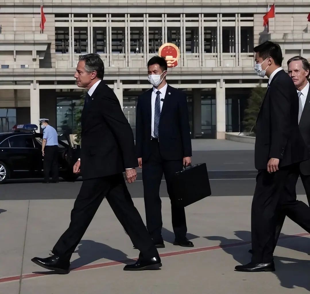 3地突现不寻常行动，战略遏华继续推进，解放军反制让美国担心