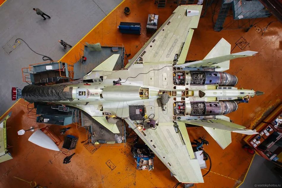 为什么都2023年了，各国造飞机还要靠老师傅手搓？