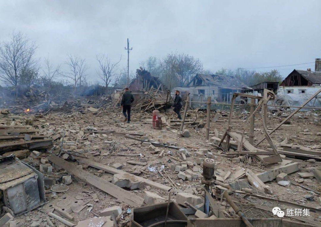 乌军为啥主动踢铁板，而不攻击巴赫穆特的立足未稳？