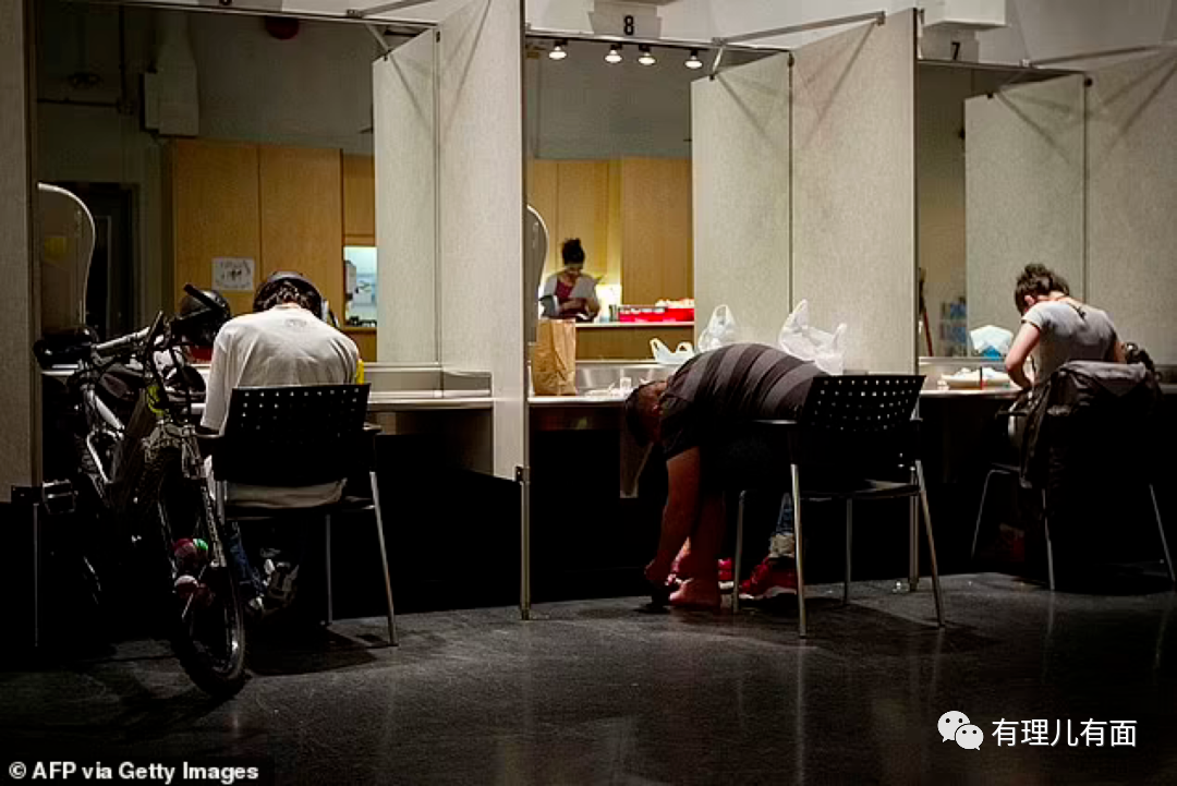 活久见！大街上摆毒品自动售卖机？