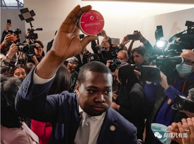 活久见！大街上摆毒品自动售卖机？