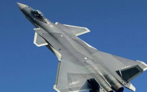 重型隐身战机歼-20首次海外亮相！