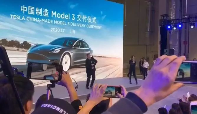 马斯克闪电访华43小时谈了啥？离开中国时重夺世界首富