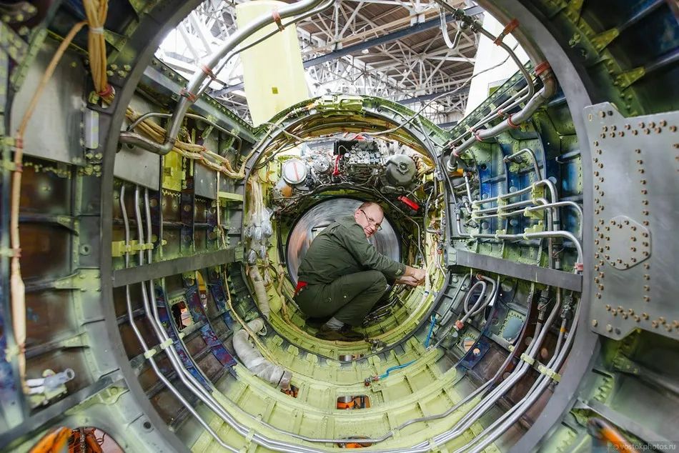 为什么都2023年了，各国造飞机还要靠老师傅手搓？