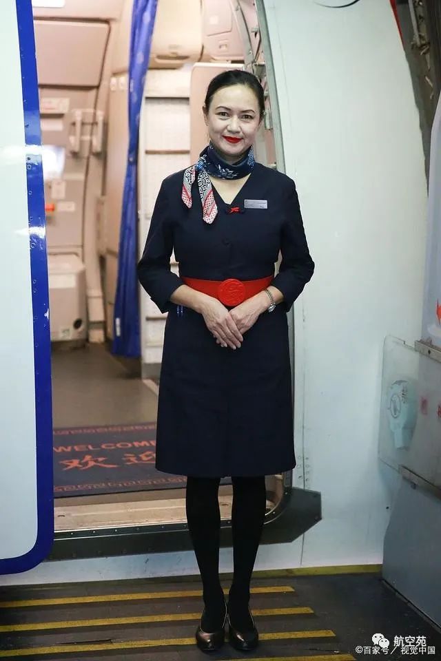 海航管控空姐体重：超重停飞！律师：涉嫌违法