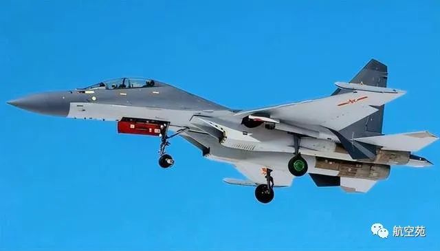 强势登场！歼16D战机炫酷亮相，造价比五代机歼-20更贵