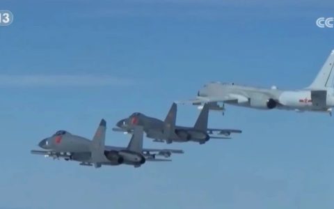 「时代楷模 空中铁拳」是说给谁听的？