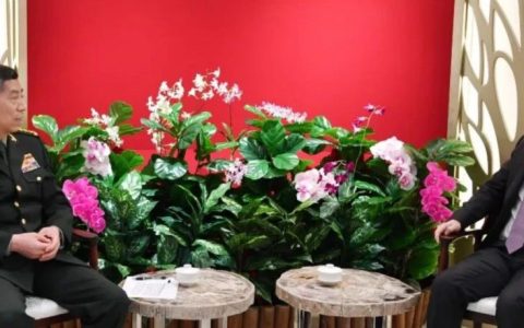 中美国防部长为何见面而不会晤，美国别揣着明白装糊涂！