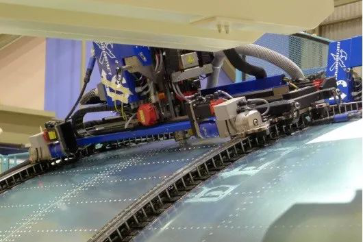 为什么都2023年了，各国造飞机还要靠老师傅手搓？